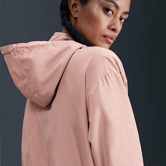 Nike Sportswear Classic Wovens Women's Loose UV Hooded Jacket - Picture 3 of 6